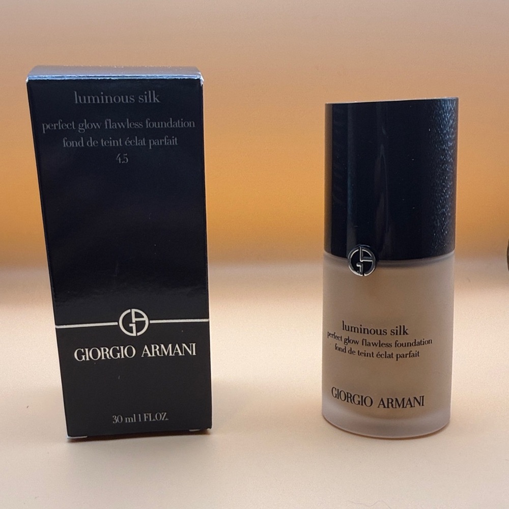 Giorgio Armani Luminous Silk Foundation in Black and Tan #4.5